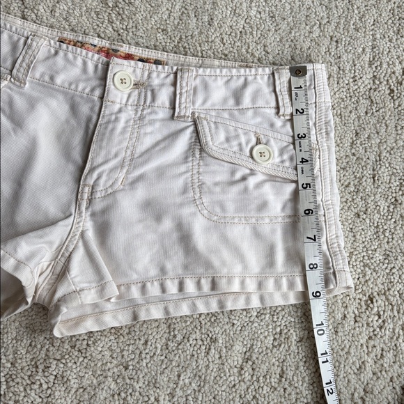 Vintage Hollister Women's Cream Cargo Shorts - Picture 12 of 12